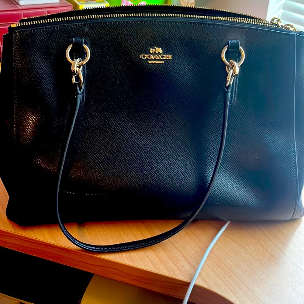 Medium Sized Coach Bag With Multiple Compartments - image 1